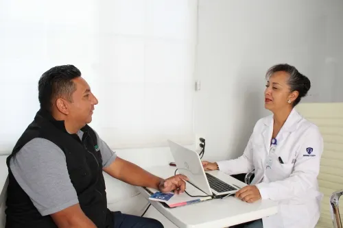 Acerca ISSSTEP servicios médicos a derechohabientes a través de mensajero de la salud