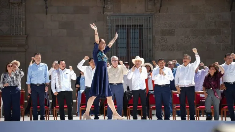 Sheinbaum y el respaldo del pueblo, en una histórica postal