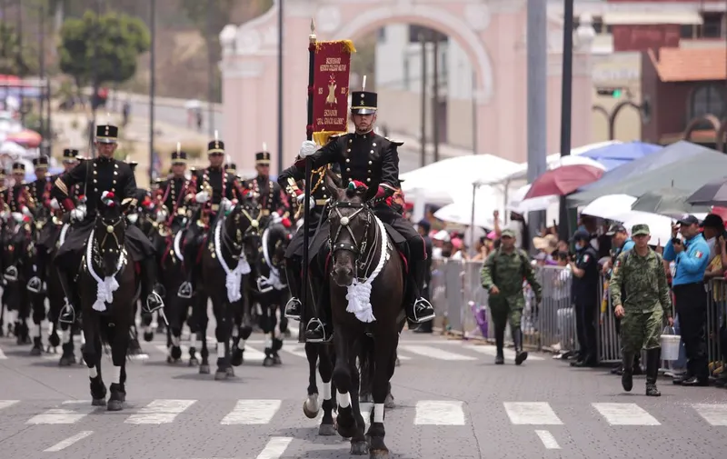 desfile-del-5-de-mayo-contingentes