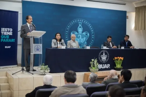 Inaugura Rector Alfonso Esparza el II Congreso Internacional de la Luz, Ciencia, Arte