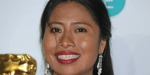 Revista para hombres resalta belleza natural de Yalitza Aparicio