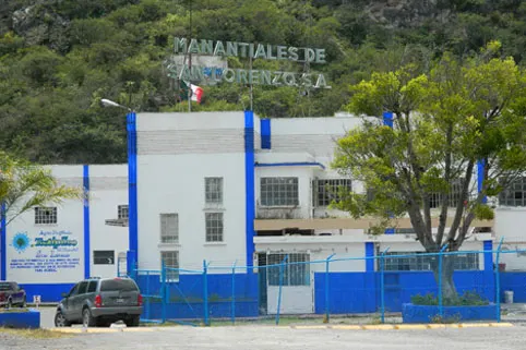Crean ocho empresas refresqueras por agua mineral de Tehuacán