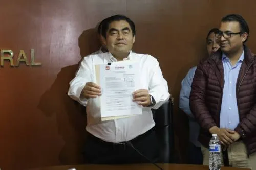 Se registra Barbosa como candidato a gobernador;ofrece trabajar por la unidad y la reconciliación