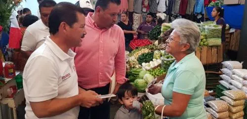 Ofrece Arriaga seguridad y desarrollo a comerciantes del Cosme del Razo