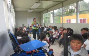 Inician reconstrucción en 2 escuelas dañadas por Earl
