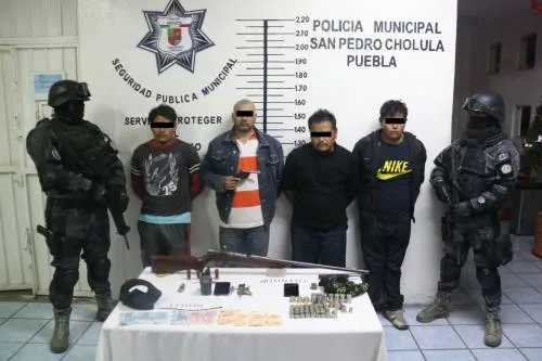 Detiene policía de San Pedro Cholula a presuntos ladrones de vehículo