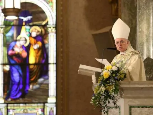 Arzobispo que pidió renuncia al papa dice que la corrupción alcanza la cúpula de la Iglesia