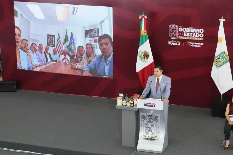 gob-pue-armenta-reunion-con-migrantes-poblanos