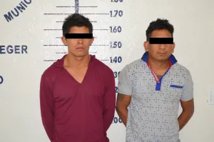 Detiene policía de San Pedro Cholula a dos sujetos por robo a comercio