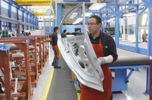 Sigue caída de industria automotriz: VW y GMC exportan menos en noviembre