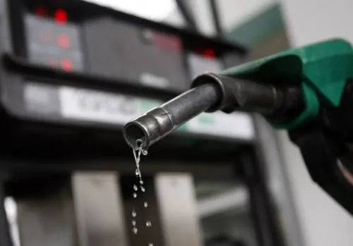 La gasolina bajará su precio 2 centavos este martes