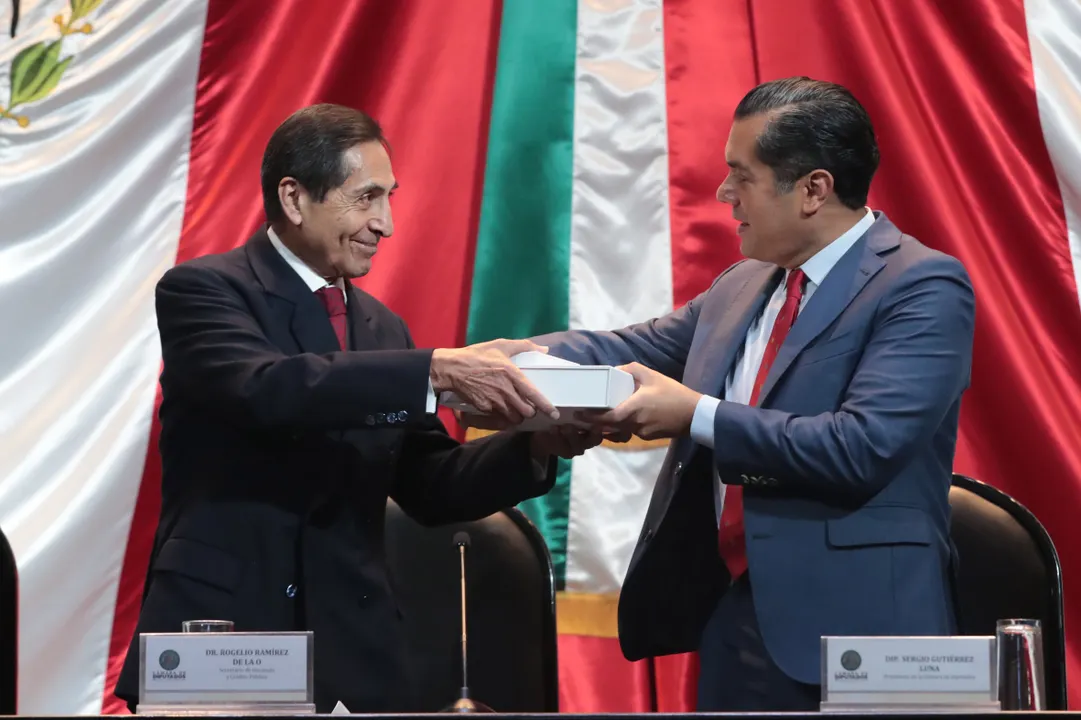 Secretaría de Hacienda entrega Paquete Económico 2025 a Cámara de Diputados