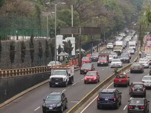 Este lunes no circulan autos con engomado amarillo