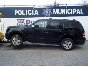 Elementos de la SSPTM recuperan vehículo con reporte de robo