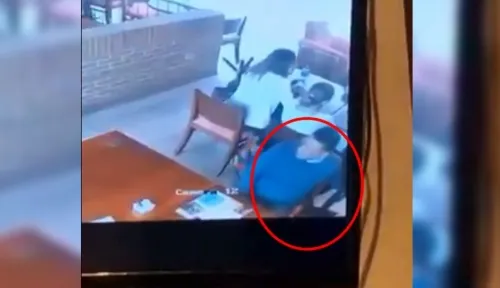Pareja roba pertenencias de una cliente en el Coffe York de La Paz