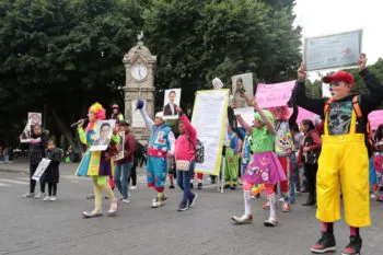 Payasos Urban Clown exigen reparación de daños tras confrontación con personal de vía pública