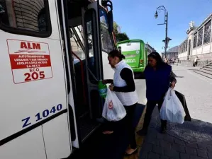 Por “gasolinazo”, no tendría que haber alza a precios del transporte público: Meade