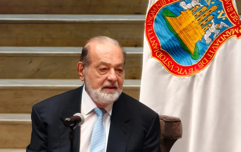 Carlos Slim pide acelerar la titulación universitaria y eliminar examen profesional