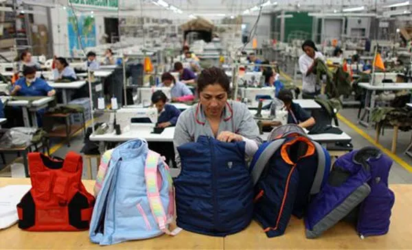 En Colombia fabrican ropa blindada para niños de EEUU