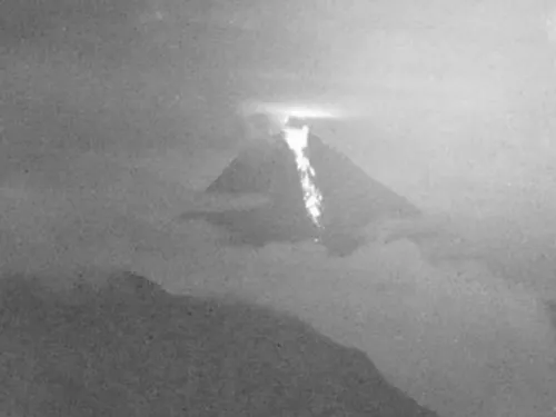 Volcán Sangay entra en erupción; ceniza cae en ciudades