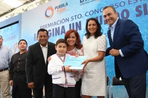 Dinorah López de Gali promueve el valor de la honestidad entre la niñez y juventud poblanas