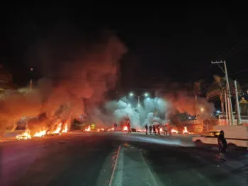 Pobladores de Calpan y ambientalistas bloquean la federal Cholula-Huejotzingo