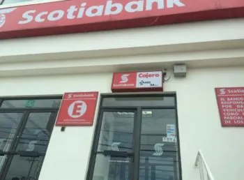 Asaltan a cuentahabiente en sucursal Scotiabank Zavaleta