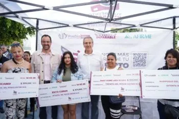 Pepe Chedraui entrega créditos a emprendedores poblanos para fortalecer economía local