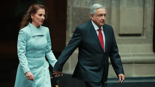 Niega AMLO intervenir en decisiones de su esposa, ella “tiene criterio”