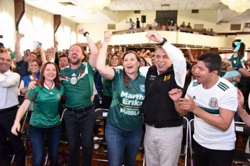 Candidatos de “Por Puebla al Frente”  festejan el triunfo del “Tri”