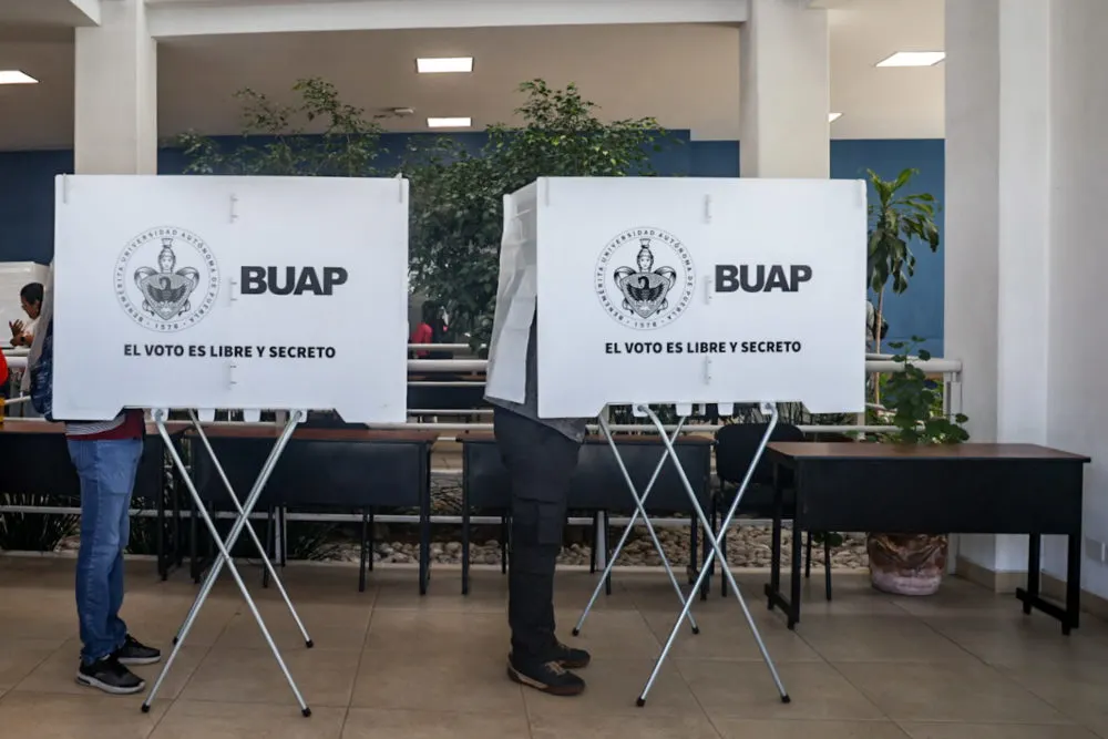 Arranca jornada electoral en la BUAP; fallas técnicas no detienen el proceso