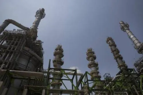 Pemex inyectará 15 mil mdd a refinerías en dificultades