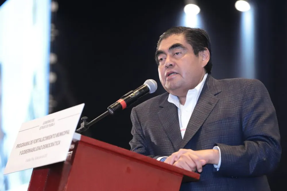 Integrar gobiernos honestos y cercanos a la gente, pide MBH a los 217 ediles electos