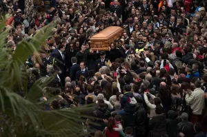 Miles de personas dieron el último adiós a Paco de Lucía