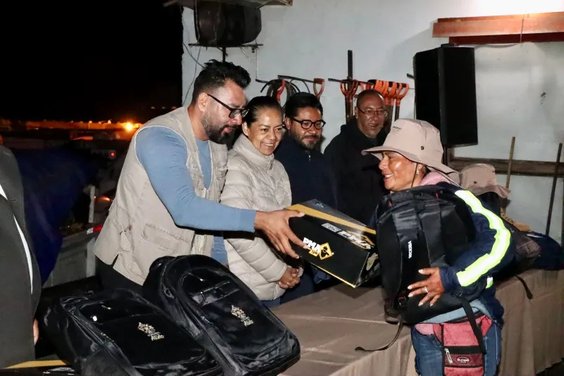 Más de 200 empleados reciben uniformes gracias a la política laboral de Ariadna Ayala en Atlixco