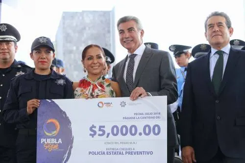 Tony Gali fomenta el crecimiento laboral de mujeres policías