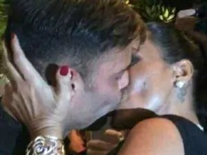 Mujer paga 90 mil dólares por besar a Ricky Martin