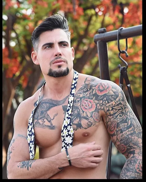 Adrián Cue, uno de los conductores más sexys de México