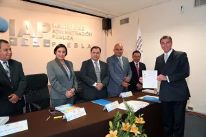 Doctor Gali se recibe con Mención Honorífica