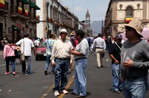 Despiden en Michoacán a 1,609 maestros por faltistas