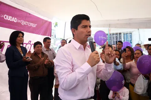 Eduardo Rivera busca otros 200 mdp para bachear