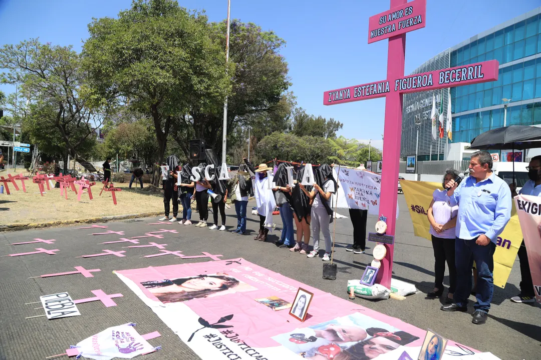 Familiares de Zyanya se manifiestan afuera de Fiscalía