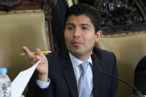 El caos de Lalo Rivera o una explicación de cómo se construye un cochinero (*)