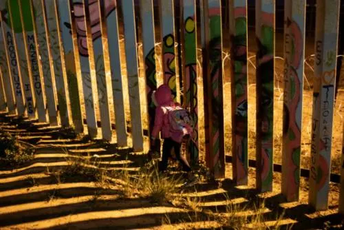 Trump llama de nuevo a demócratas a aprobar dinero para construir muro fronterizo