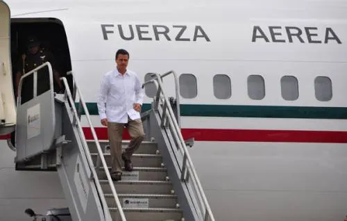 Blanca Alcalá y Peña Nieto en el Avión Presidencial