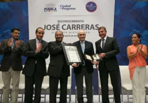 Ayuntamiento y gobierno estatal reconocen a José Carreras como visitante distinguido