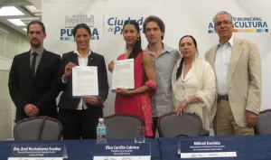 Elisa Carrillo pacta convenio cultural con Puebla