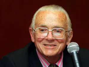 Marcha mexicana lamenta fallecimiento de su ícono, Jerzy Hausleber