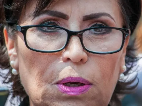 ‘Batean’ amparo a Robles contra orden de captura