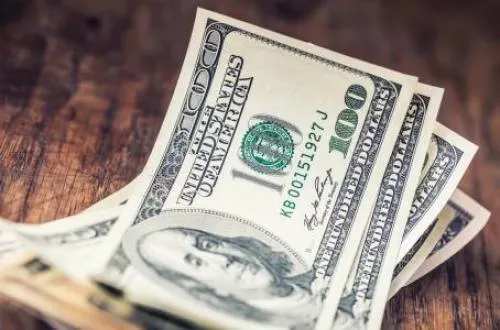 Dólar sube a 18.70 pesos en bancos